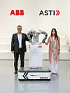 Sami Atiya, Leiter des Geschäftsbereichs Robotik & Fertigungsautomation von ABB und Veronica Pascual Boé, CEO ASTI.