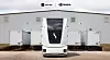 Autonomer Einride-Lkw vor einem Logistikgebäude, darüber die Logos von Einride und Nvidia.