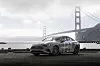 Mercedes-Benz-Testfahrzeug vor der Golden Gate Bridge in San Francisco.