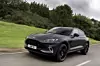 Der Aston Martin DBX erreicht nicht ganz die Agilität des Porsche Cayenne
