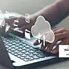 Tastatur mit Cloud Symbolen Wie New Work von Agilität und Cloud Computing profitiert