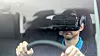 Hyundai lädt Kunden zur digitalen Testfahrt ein / Fahrer mit VR-Brille