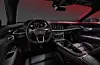 Das Cockpit des Audi e-tron GT ist zum Fahrer geneigt