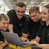 Gruppe Auszubildender bei Jaguar land Rover