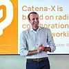 Catena-X ist mit großen Zielen angetreten – und sah sich neben ersten Meilensteinen auch mit Hürden und Kritik konfrontiert. Chef Oliver Ganser spricht über den Status quo, das Feiern von Erfolgen und entkräftet Mythen rund um den Datenraum.