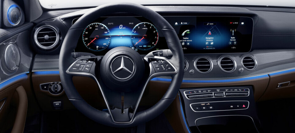 Daimler bringt vernetztes Lenkrad in Serie