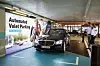 Bosch und Daimler zeigen fahrerloses Parken im realen Verkehr: Weltpremiere im Parkhaus des Mercedes-Benz Museums